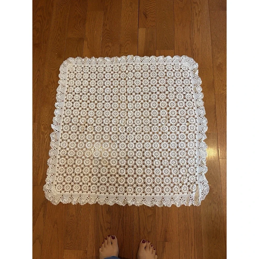 Vintage Handmade Crochet Tablecloth Daisy Wheel Pattern Cream 36x36 Scallop